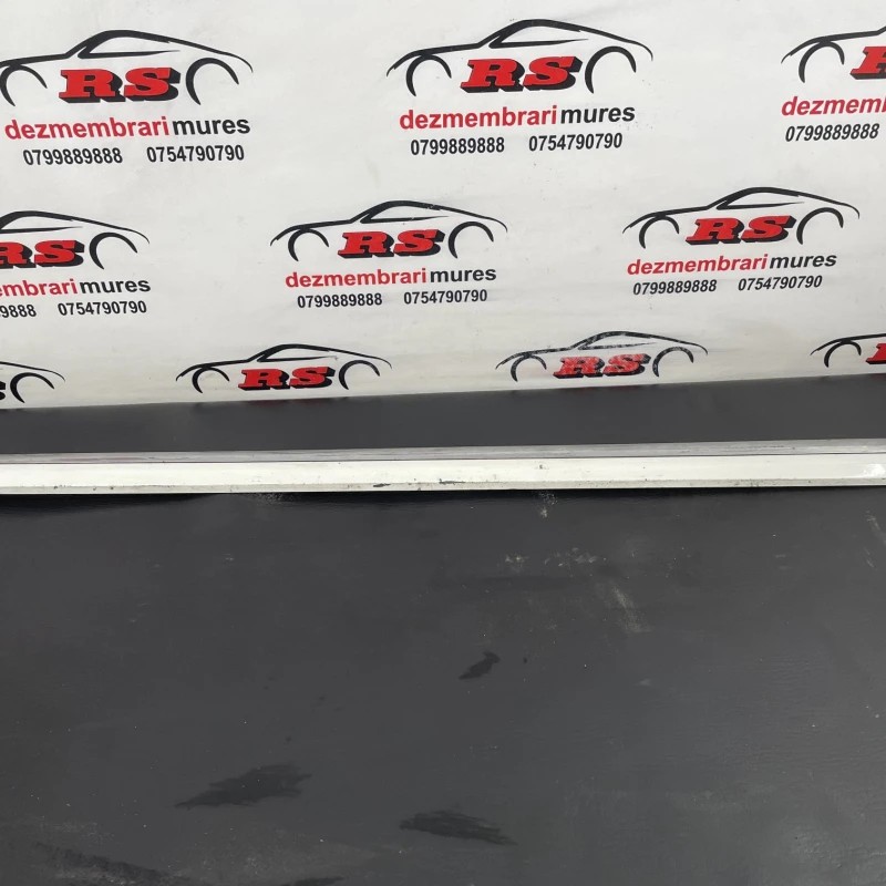 Bandou usa stanga fata / Volkswagen Passat B7 2012 / Caroserie, oglinzi si faruri