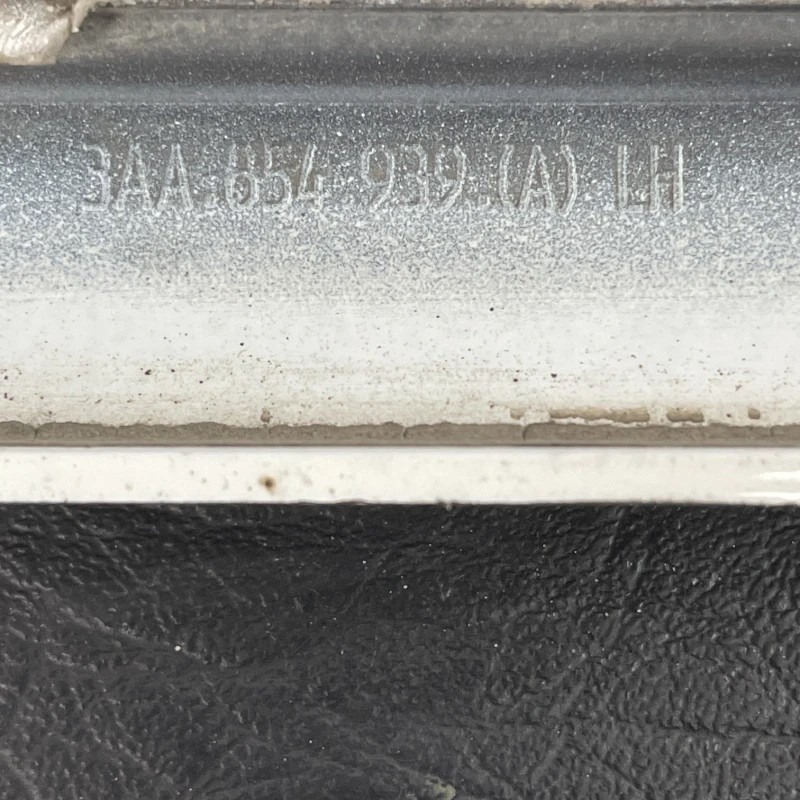 Bandou usa stanga fata / Volkswagen Passat B7 2012 / Caroserie, oglinzi si faruri