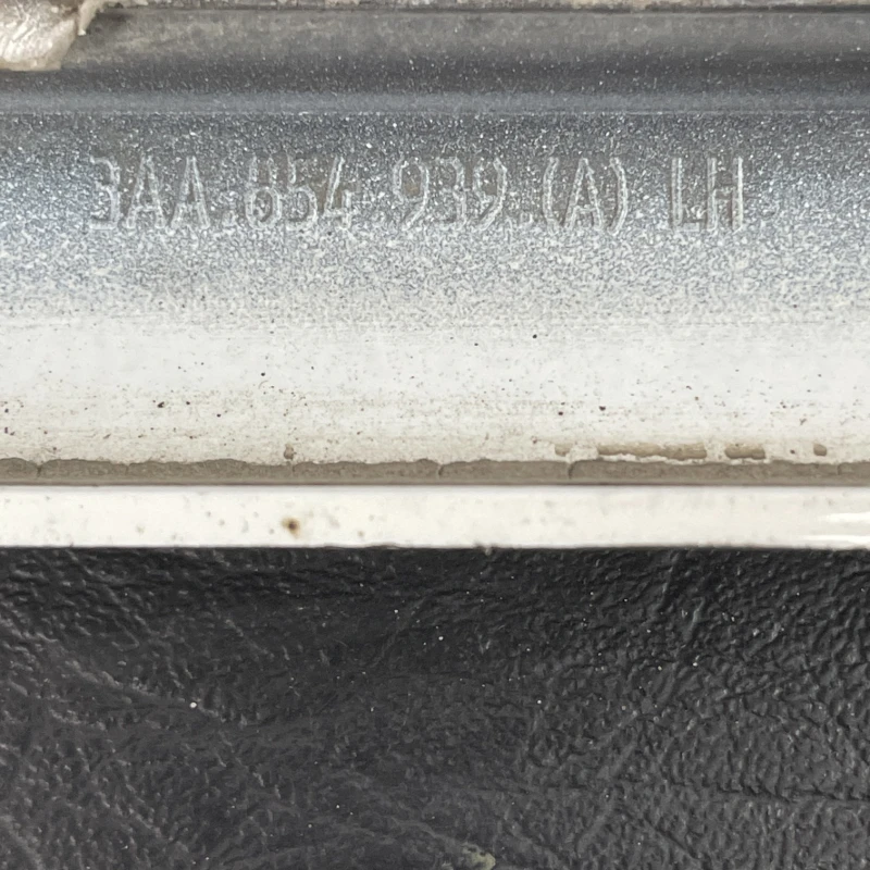 Bandou usa stanga fata / Volkswagen Passat B7 2012 / Caroserie, oglinzi si faruri