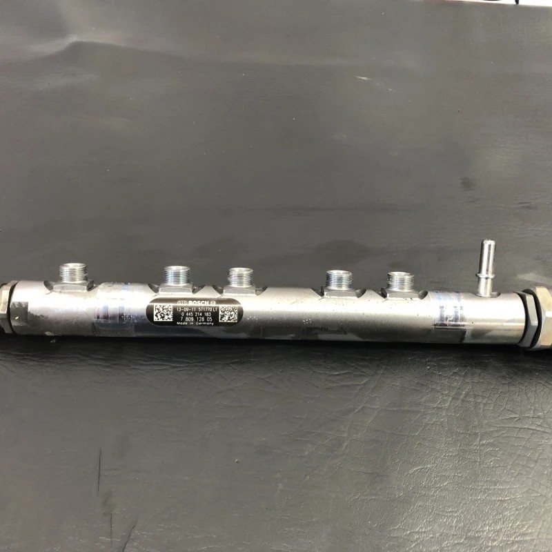 Rampa injectoare cu senzor BMW Seria 5 F10 2013