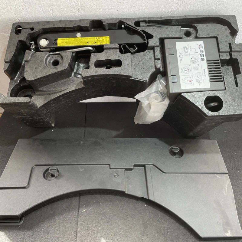 Cric roti cu compressor / Volkswagen Passat B7 Alltrack 2013 / Accesorii roti si capace