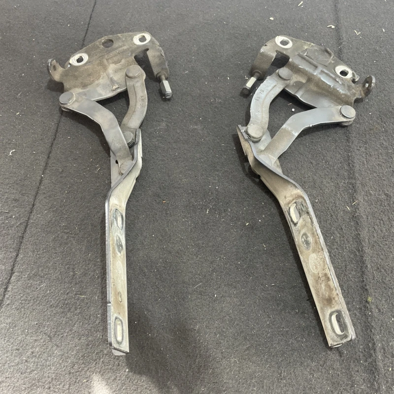Balamale capota / Volkswagen Passat B7 2011 / Caroserie, oglinzi si faruri