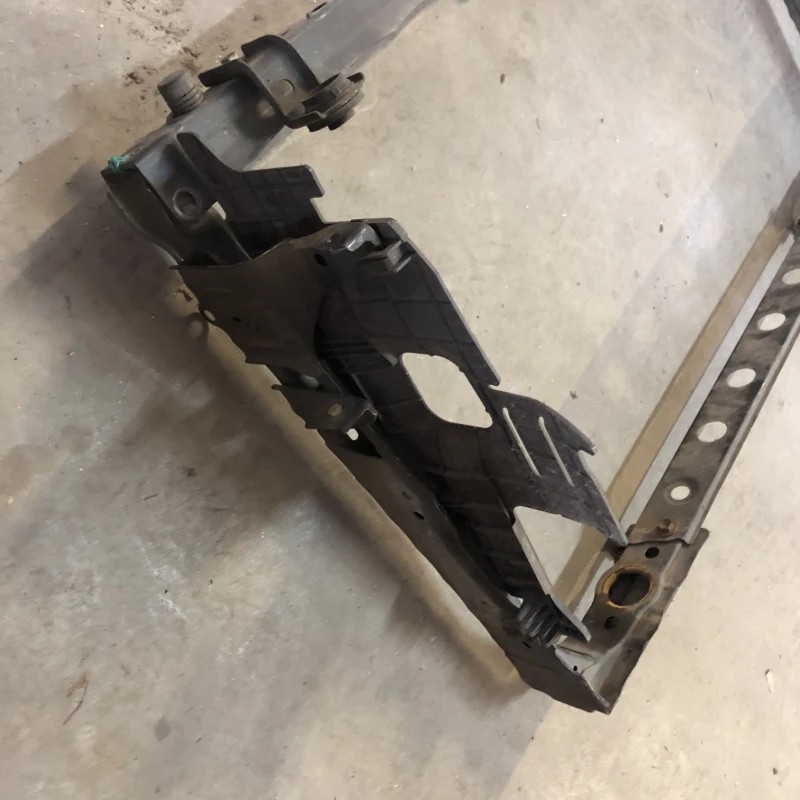 Suport radiatoare / Toyota Rav4 XA30 2007 / Caroserie, oglinzi si faruri