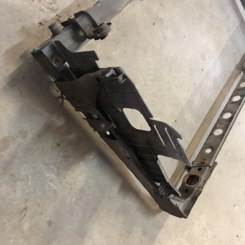 Suport radiatoare / Toyota Rav4 XA30 2007 / Caroserie, oglinzi si faruri
