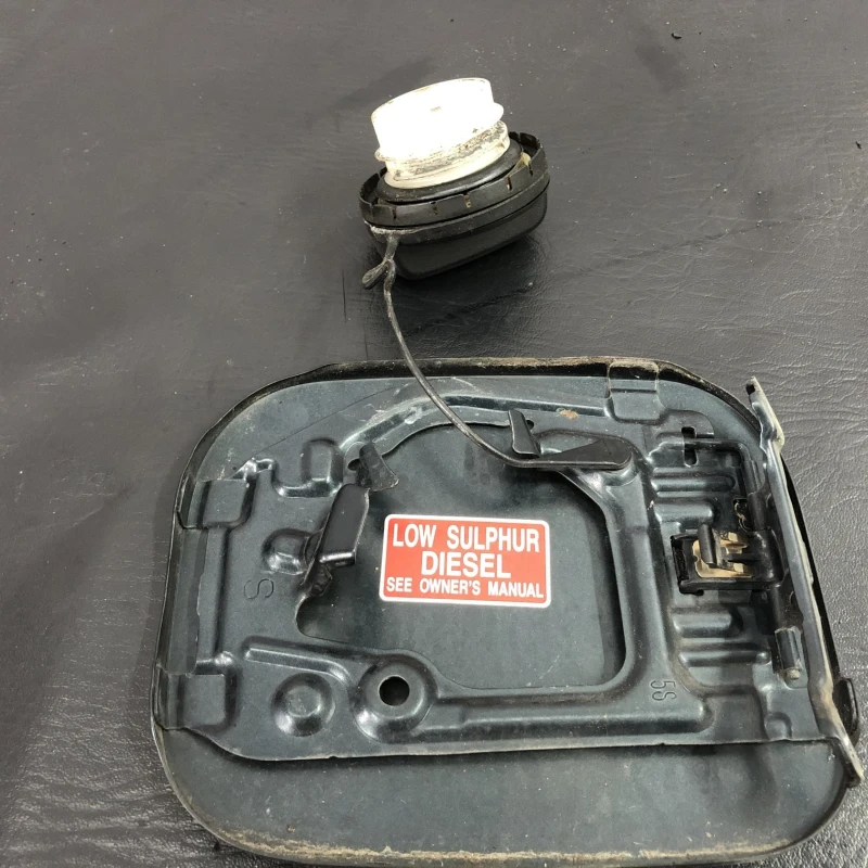 Capac usa rezervor / Toyota Rav4 XA30 2007 / Caroserie, oglinzi si faruri