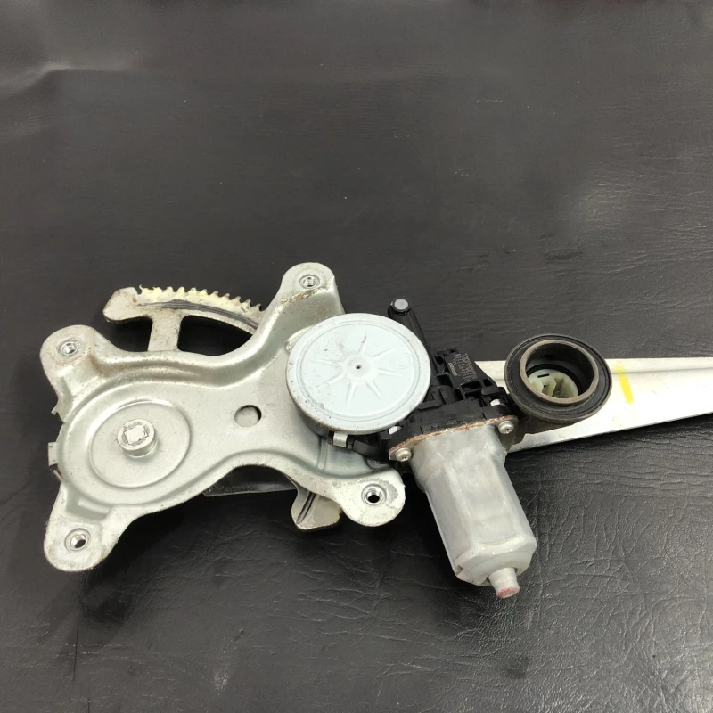 Macara geam stanga spate Toyota 