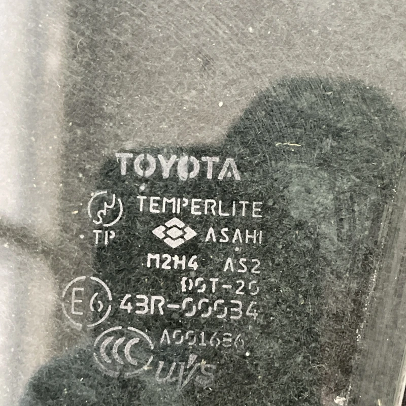 Geam dreapta fata / Toyota Rav4 XA30 2007 / Caroserie, oglinzi si faruri