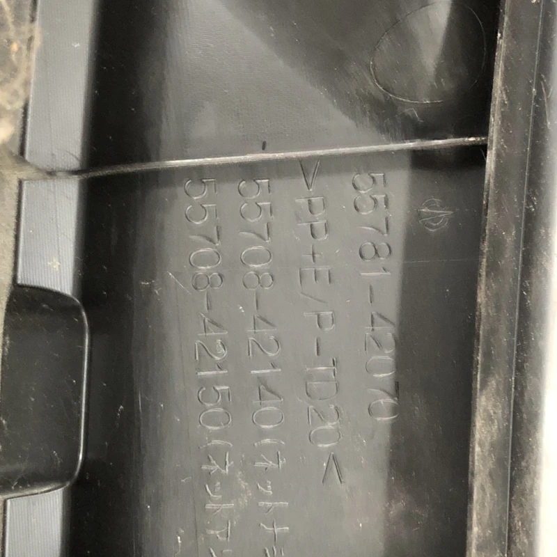 Grila stergatoare / Toyota Rav4 XA30 2007 / Caroserie, oglinzi si faruri