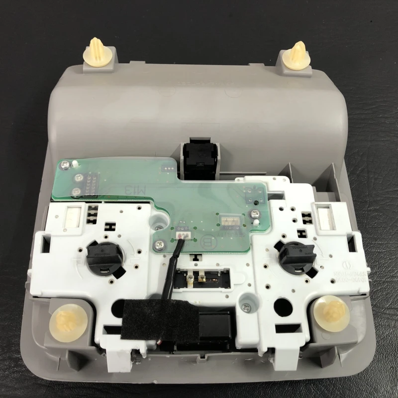 Plafoniera / Toyota Rav4 XA30 2007 / Interior
