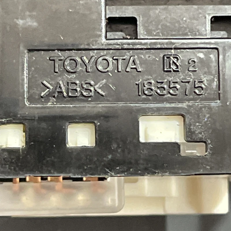 Butoane comada oglinzi / Toyota Rav4 XA30 2007 / Interior
