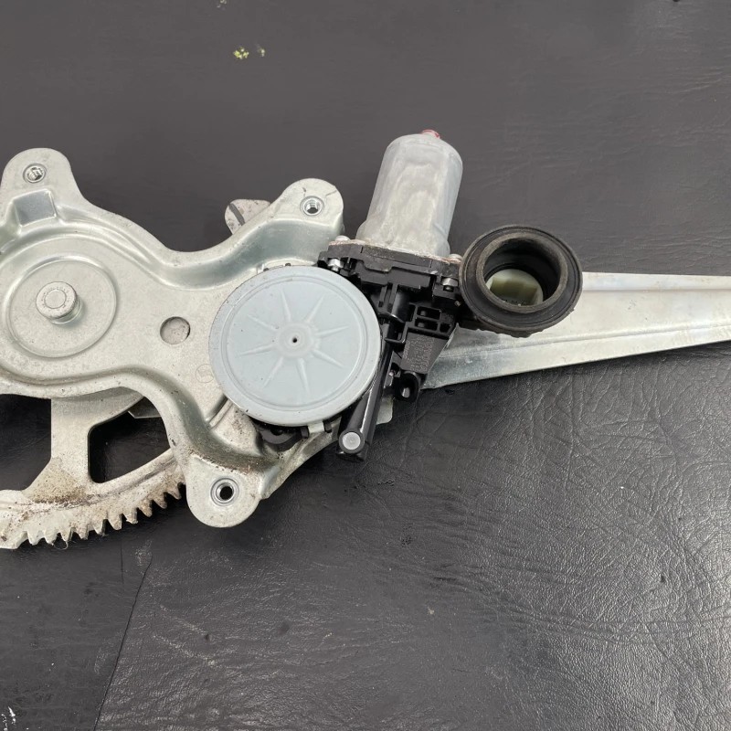 Macara geam dreapta spate / Toyota Rav4 XA30 2007 / Caroserie, oglinzi si faruri