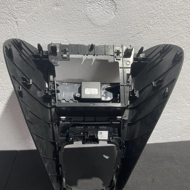 Consola centrala / Opel Astra K 2019 / Interior