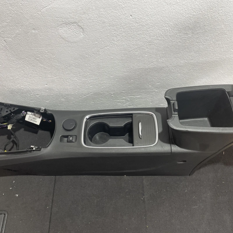 Cotiera centrala / Opel Astra K 2019 / Interior