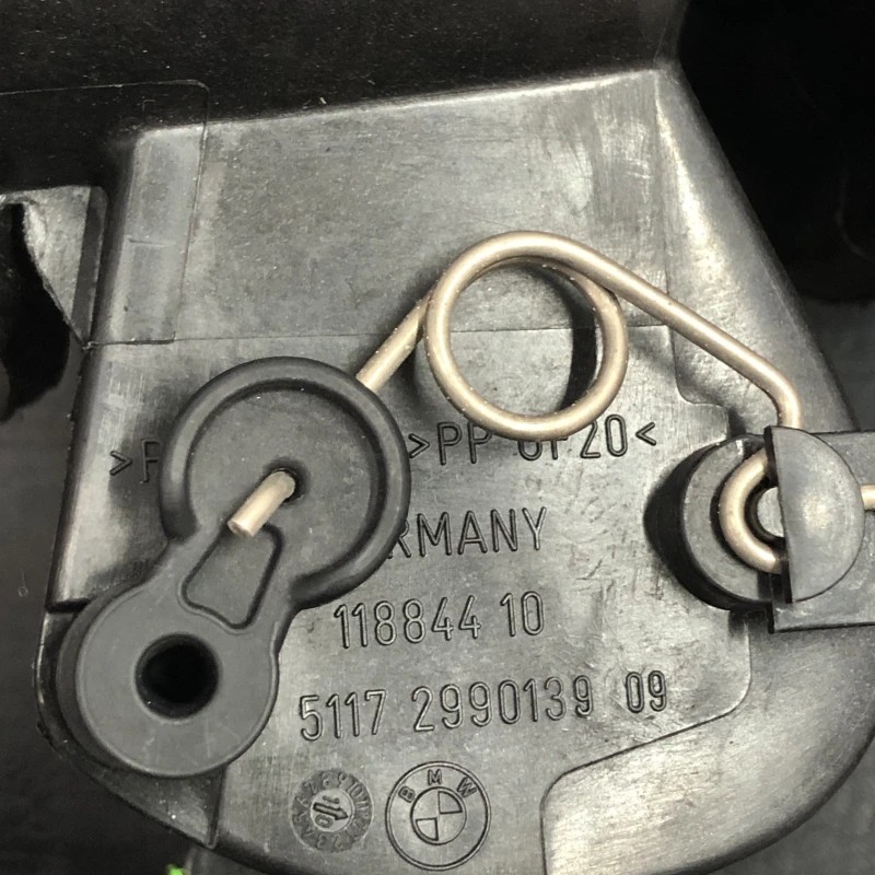 Capac usa rezervor / BMW X1 E84 2011 / Caroserie, oglinzi si faruri