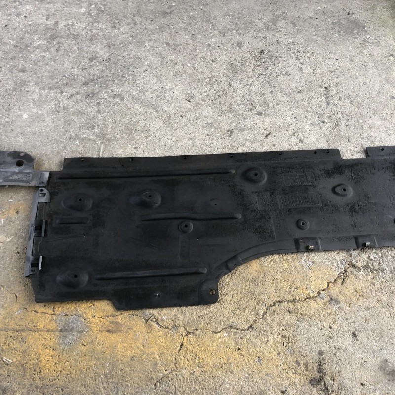Scut caroserie stanga BMW X1 E84 2011