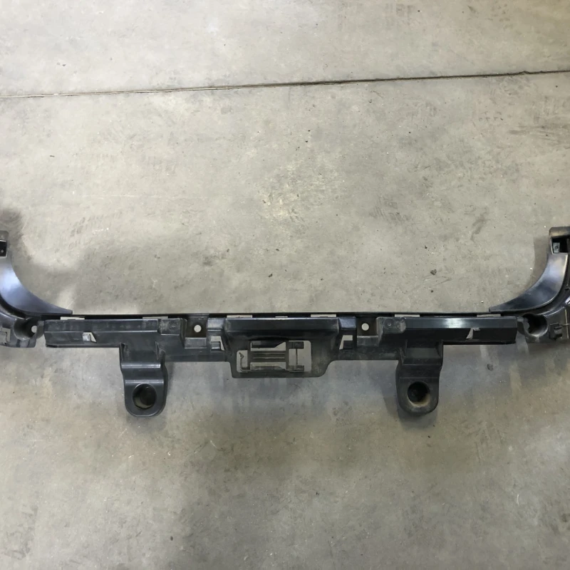 Suport bara spate centru / BMW X1 E84 2011 / Caroserie, oglinzi si faruri