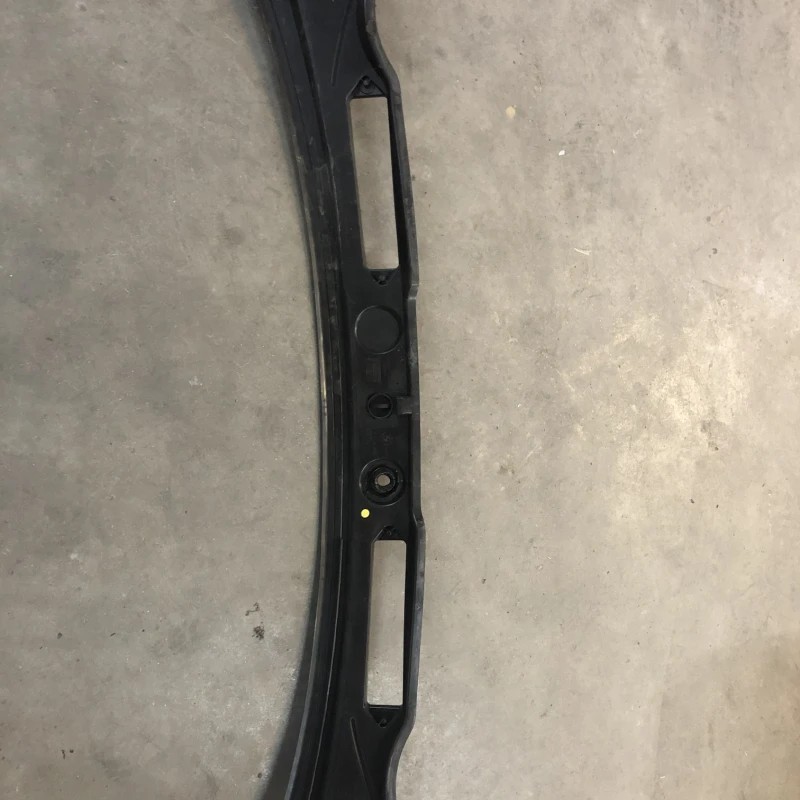 Grila stergatoare / BMW X1 E84 2011 / Caroserie, oglinzi si faruri