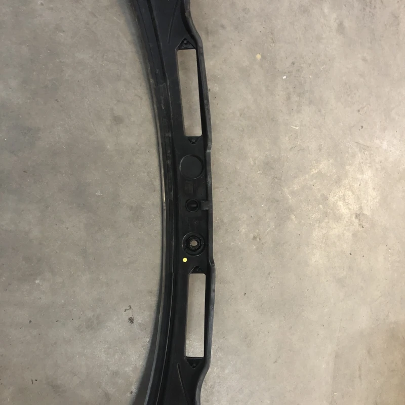 Grila stergatoare / BMW X1 E84 2011 / Caroserie, oglinzi si faruri