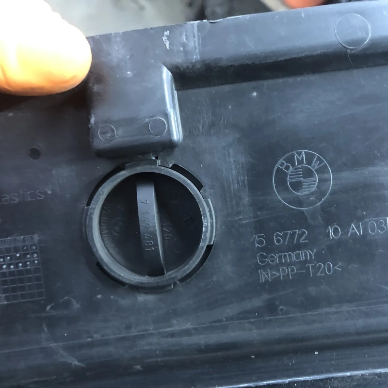 Grila stergatoare / BMW X1 E84 2011 / Caroserie, oglinzi si faruri