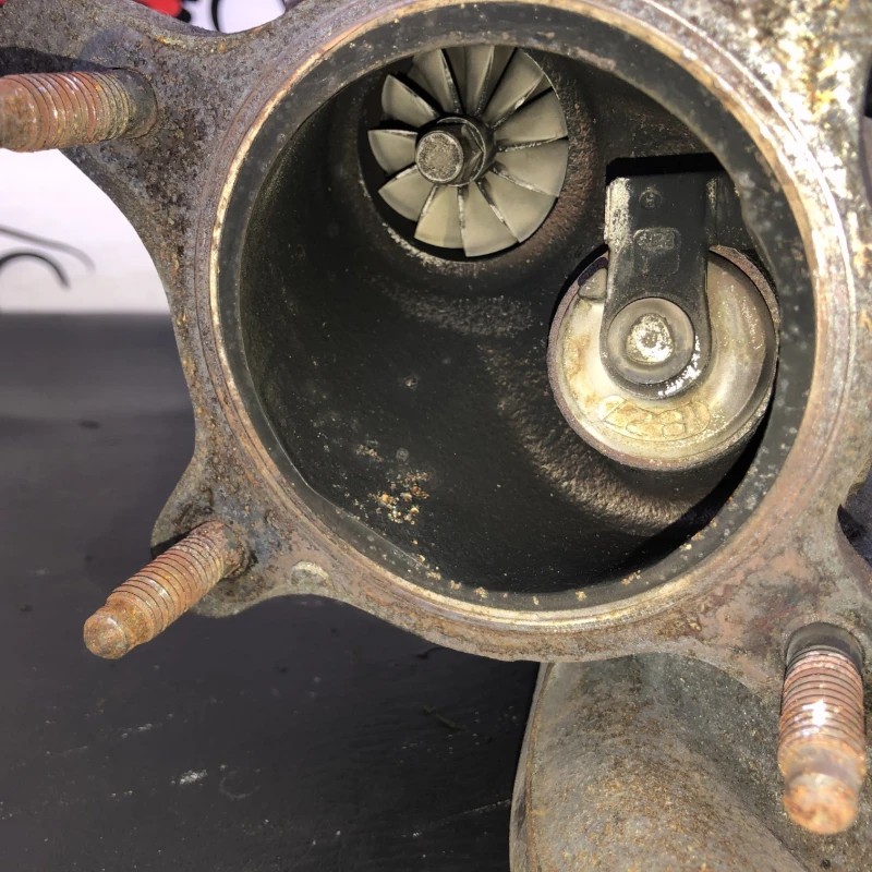 Turbosuflanta turbo turbina / Audi A4 B8 2010 / Motor, racire si evacuare