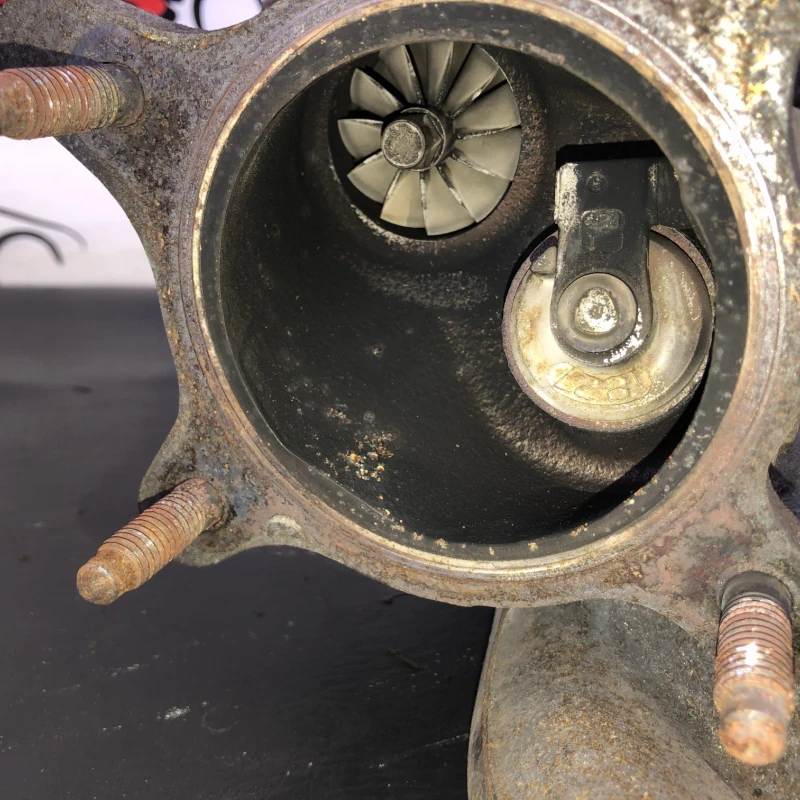 Turbosuflanta turbo turbina / Audi A4 B8 2010 / Motor, racire si evacuare