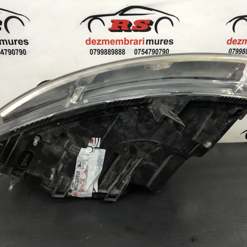 Far dreapta xenon / Audi A6 C6 2008 / Caroserie, oglinzi si faruri