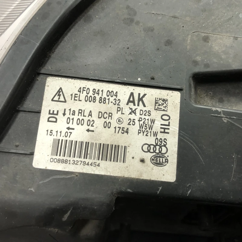 Far dreapta xenon / Audi A6 C6 2008 / Caroserie, oglinzi si faruri