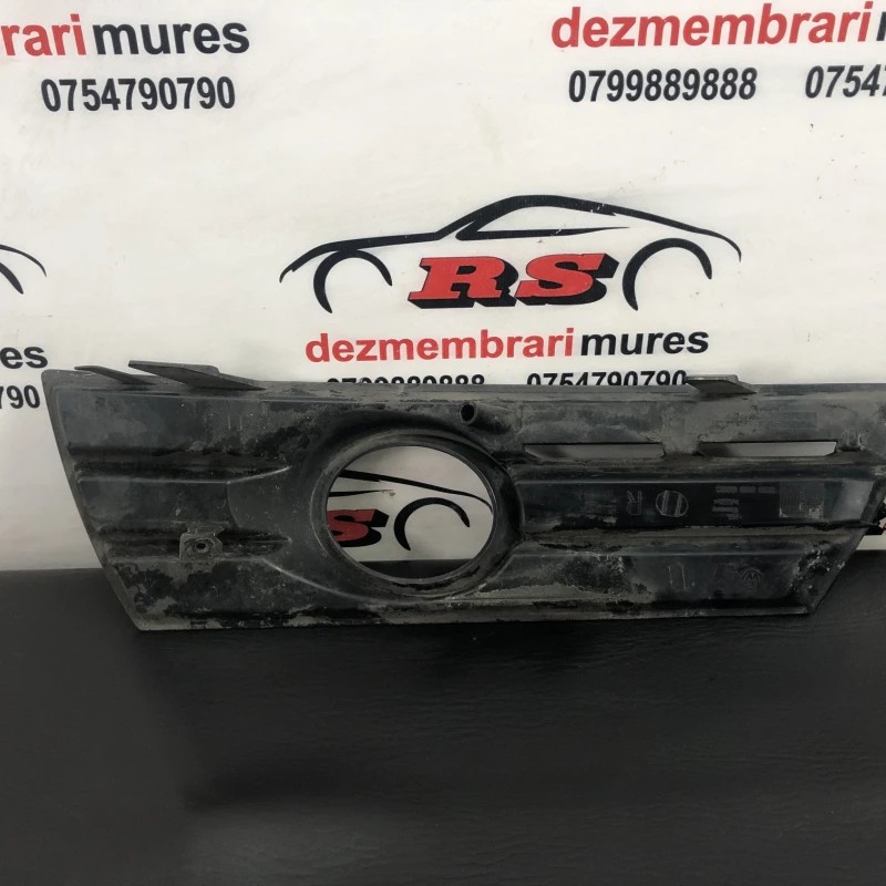Grila proiector dreapta / Volkswagen Passat CC 2011 / Caroserie, oglinzi si faruri