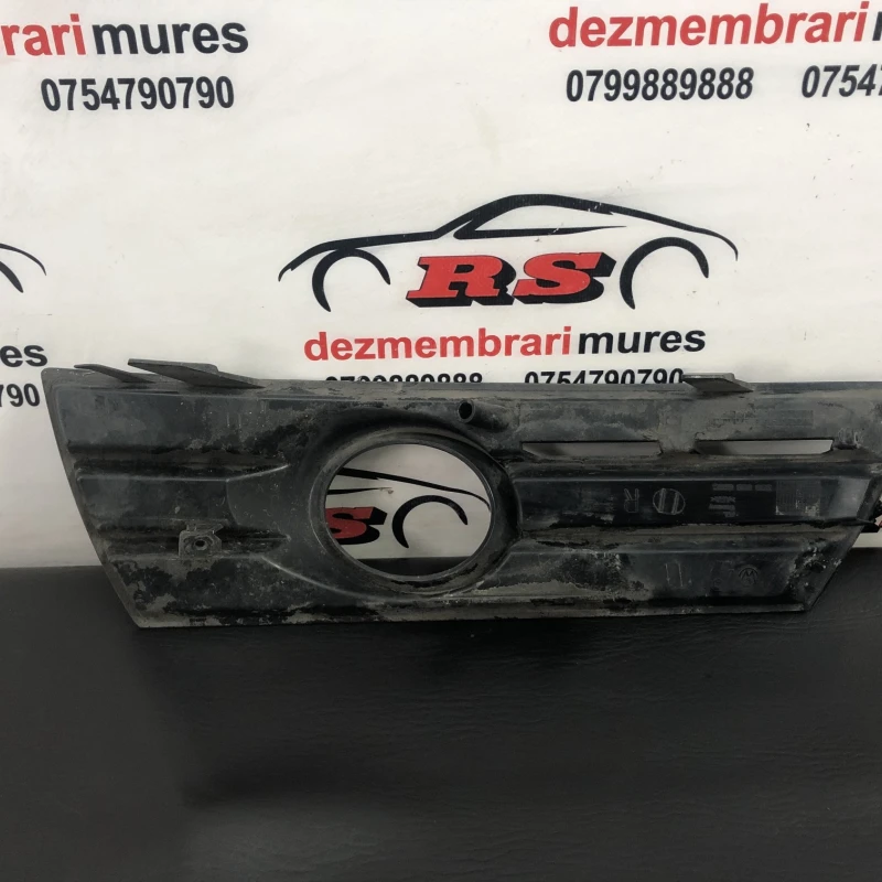 Grila proiector dreapta / Volkswagen Passat CC 2011 / Caroserie, oglinzi si faruri