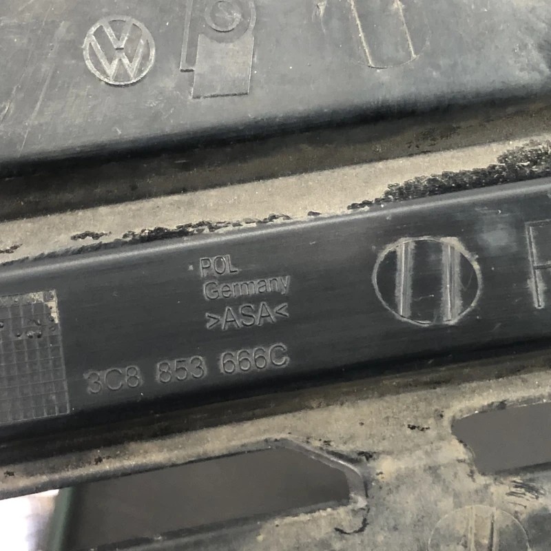 Grila proiector dreapta / Volkswagen Passat CC 2011 / Caroserie, oglinzi si faruri