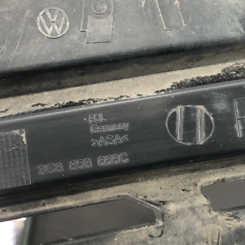 Grila proiector dreapta / Volkswagen Passat CC 2011 / Caroserie, oglinzi si faruri