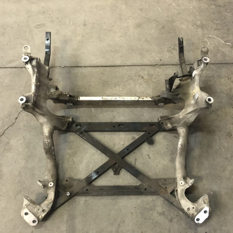 Punte fata jug suport motor / Audi A4 B8 2010 / Directie si suspensie