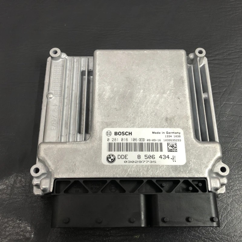 Calculator motor ecu BMW Seria 1 E81 2009
