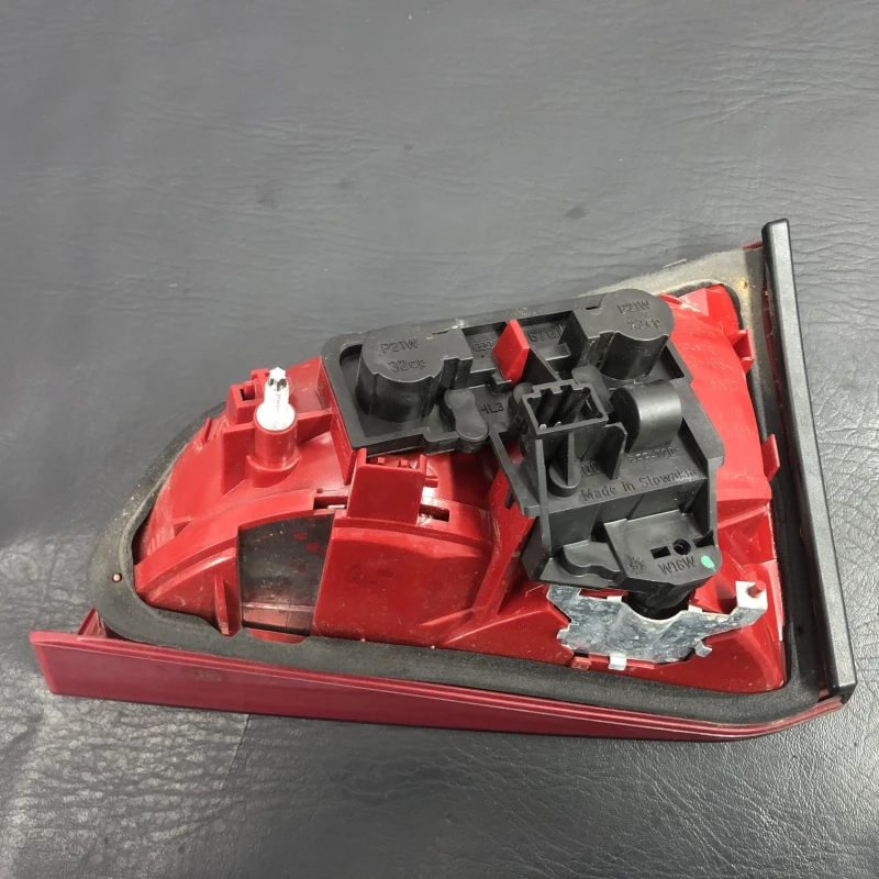 Stop stanga haion / Audi A4 B8 2010 / Caroserie, oglinzi si faruri
