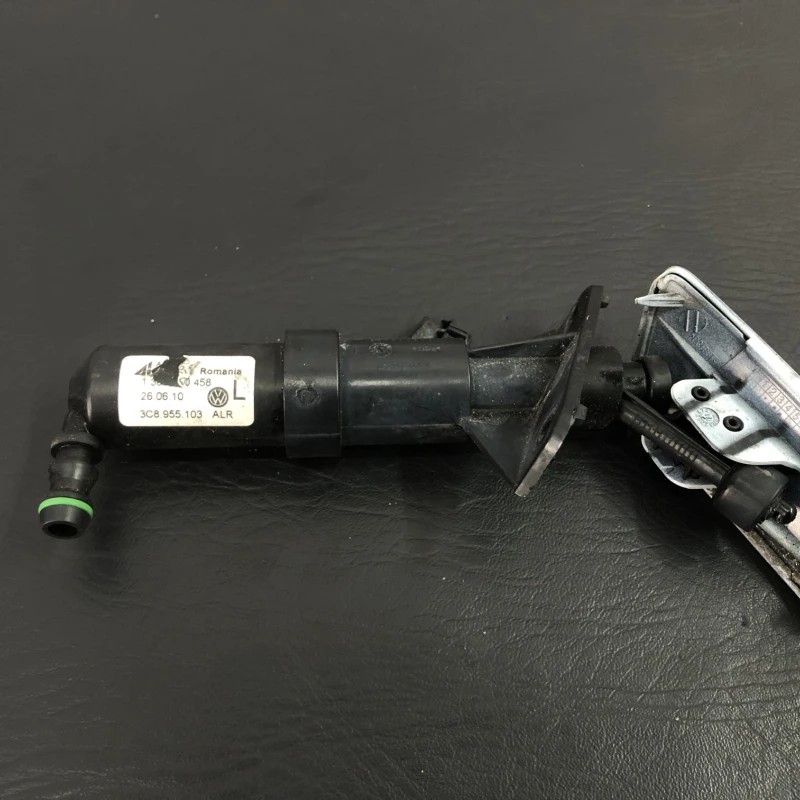 Spalator far stanga / Volkswagen Golf MK6 2011 / Caroserie, oglinzi si faruri
