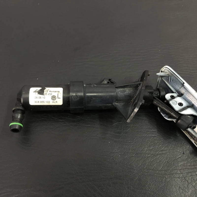 Spalator far stanga / Volkswagen Golf MK6 2011 / Caroserie, oglinzi si faruri