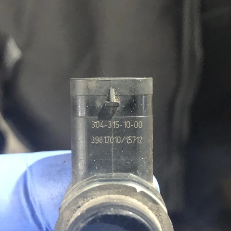 Instalatie senzori parcare spate / Volvo V70 V70 2010 / Audio si electronice