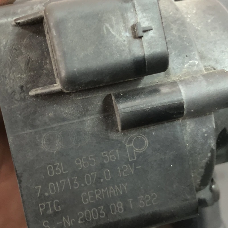 Pompa auxiliara recirculare apa / Audi A4 B8 2009 / Motor, racire si evacuare