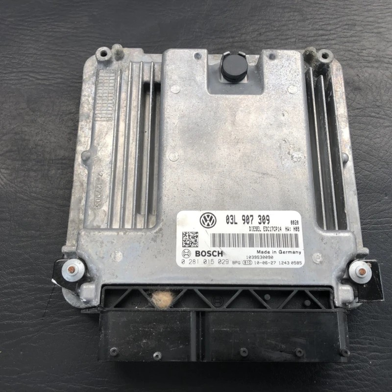 Calculator motor ecu Volkswagen Passat CC 2011