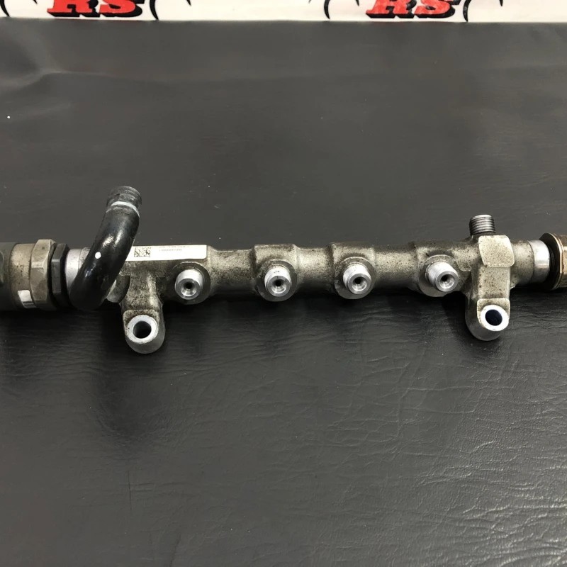 Rampa injectoare cu senzor Volkswagen Passat B7 2011