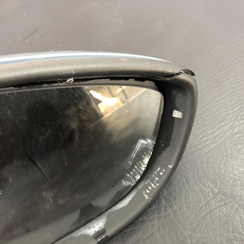 Oglinda dreapta / Volkswagen Passat B7 2011 / Caroserie, oglinzi si faruri