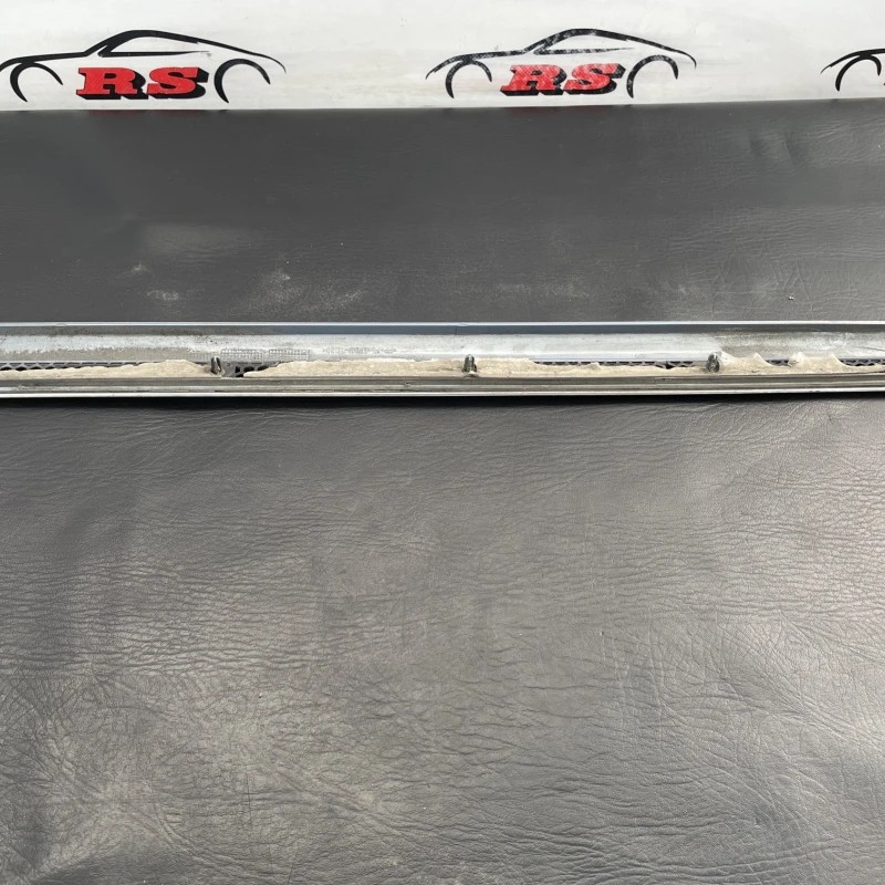 Bandou usa stanga spate / Volkswagen Passat B7 2011 / Caroserie, oglinzi si faruri