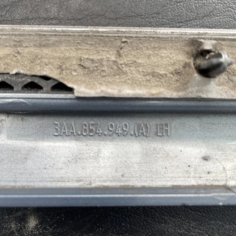 Bandou usa stanga spate / Volkswagen Passat B7 2011 / Caroserie, oglinzi si faruri