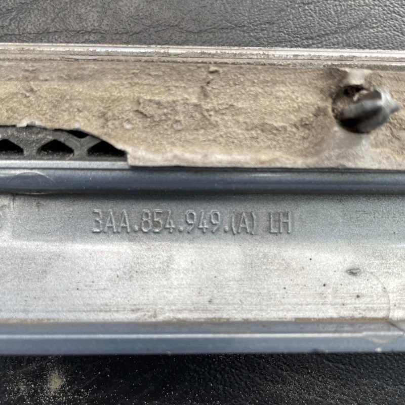 Bandou usa stanga spate / Volkswagen Passat B7 2011 / Caroserie, oglinzi si faruri