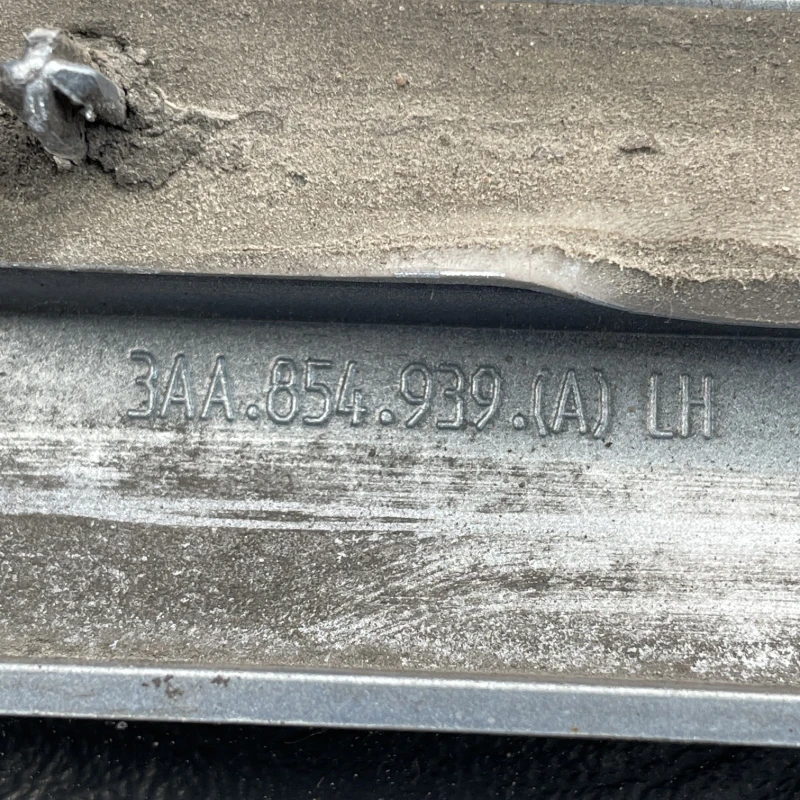 Bandou usa stanga fata / Volkswagen Passat B7 2011 / Caroserie, oglinzi si faruri
