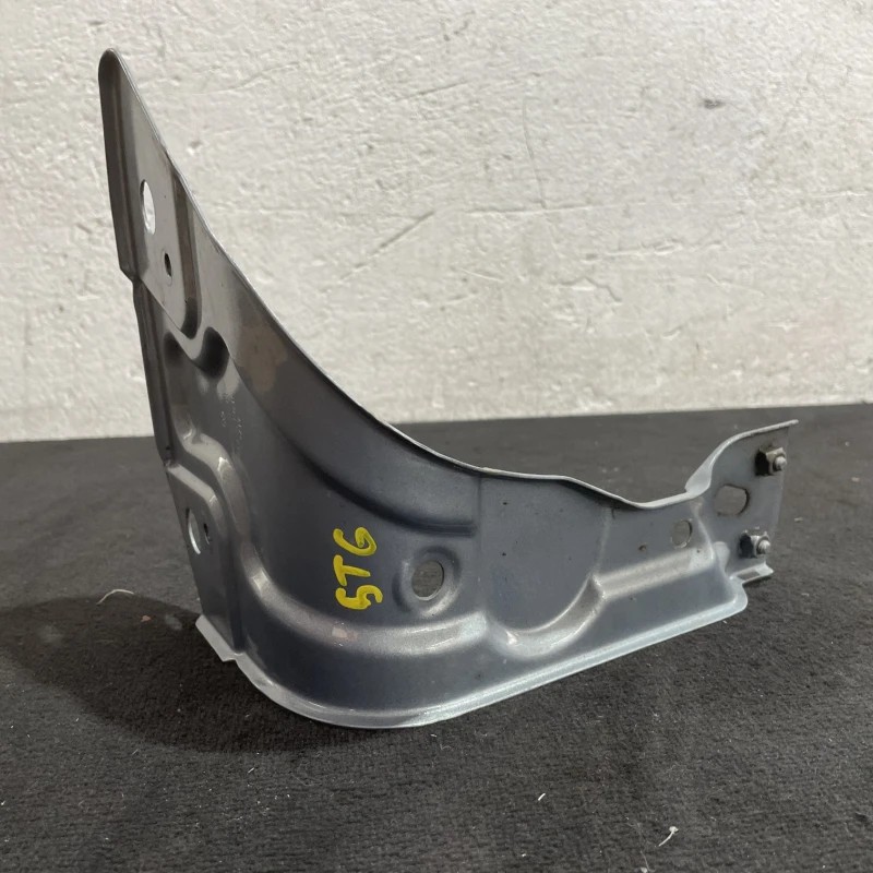 Suport aripa stanga / Volkswagen Passat B7 2011 / Caroserie, oglinzi si faruri