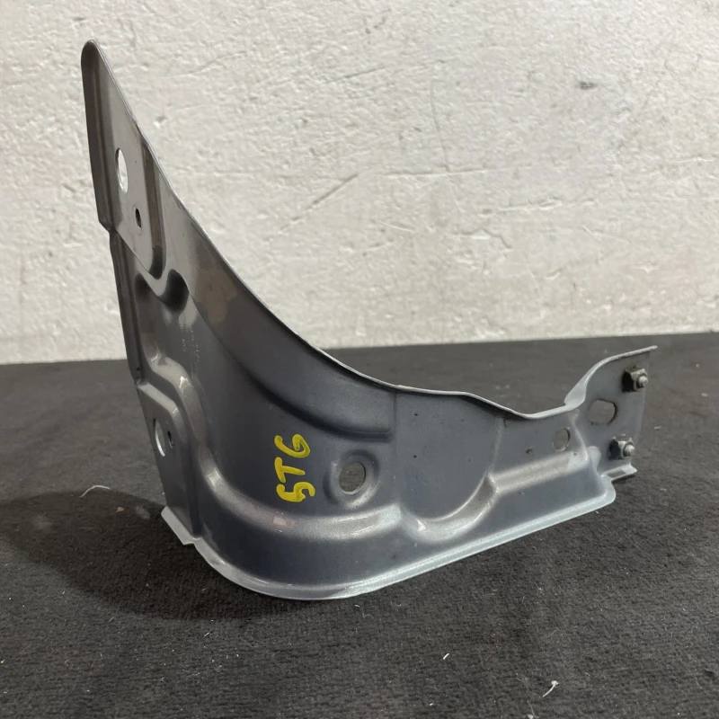 Suport aripa stanga / Volkswagen Passat B7 2011 / Caroserie, oglinzi si faruri