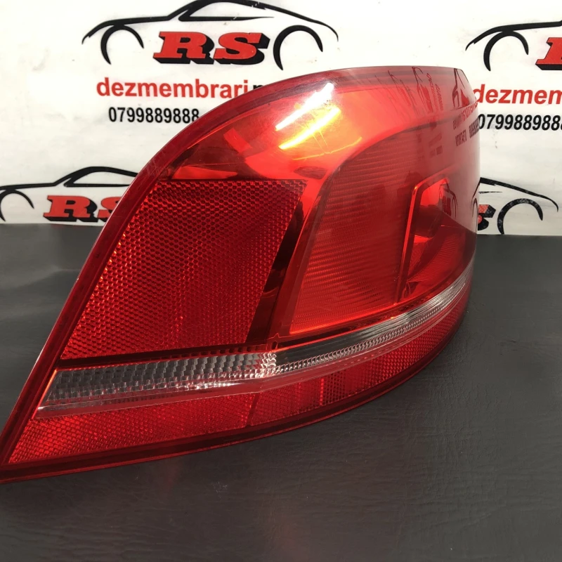 Stop stanga caroserie / Volkswagen Passat B7 2011 / Caroserie, oglinzi si faruri