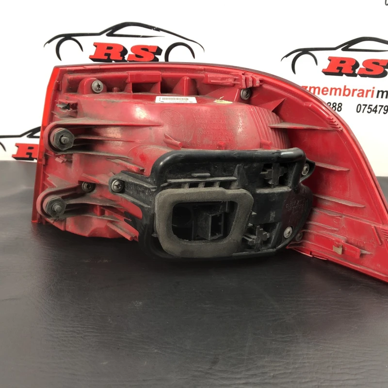 Stop stanga caroserie / Volkswagen Passat B7 2011 / Caroserie, oglinzi si faruri