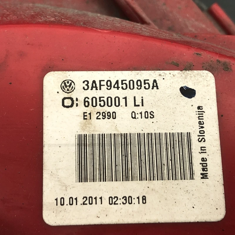 Stop stanga caroserie / Volkswagen Passat B7 2011 / Caroserie, oglinzi si faruri